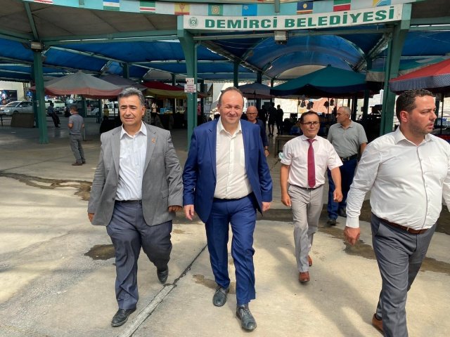 İlçenin yerel basın mensuplarıyla da bir araya gelen heyet Manisa Son Haber genel yayın yönetmeni Mustafa Temiz ile de bir süre görüşerek  ülke geneli ve ilçedeki genel sorunlarla ilgili fikir alışverişinde bulundu.