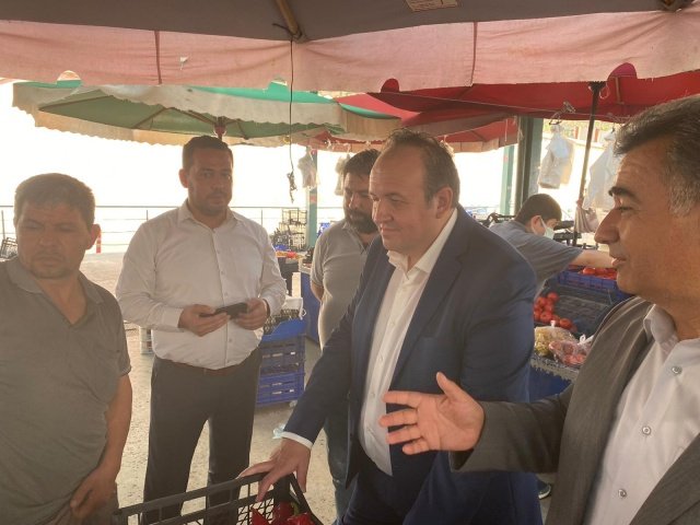İYİ Parti Toplumsal Politikalar Başkan Yardımcısı ve Büyükşehir Belediye Meclis Üyesi Gökhan Köse, Büyükşehir Meclis Üyesi ve Gördes İlçe Başkanı Mehmet Yavuz, İl Ekonomi Politikaları Başkanı Şenol Özkaya, İl Başkan Danışmanı Ali Özkan, Demirci İlçe Başkanı Haluk Şenyurt  ve yönetim kurulu üyeleri Demirci ilçesinde vatandaşları dinledi.