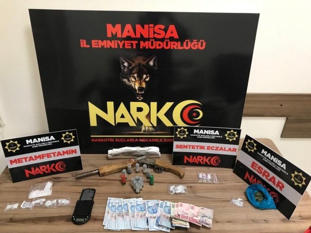 Manisa halkının huzur ve güvenliği için Manisa Emniyet Müdürlüğü olarak suç ve suçlularla mücadelemiz aralıksız devam edecektir.