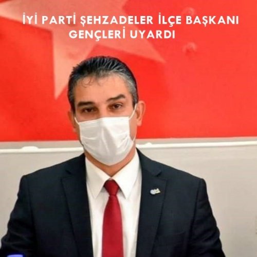 İyİ Parti Şehzadeler İlçe Başkanı Ahmet Çelik ilçesinde yaşayan gençlere ve gençlerin toplu halde bulundukları mekan sahiplerini uyardı. Başkan Çelik, havaların soğumasıyla birlikte gribal enfeksiyonlar artmaktadır, Aşılanmamıza rağmen her geçen gün bulaşma hızını arttıran Covid -19 virüsü , ilçemizde son günlerde yine artış göstermiştir. En çokta büyüklerimizi etkilemekte , onlara en çok ihtiyacımız olan dönemde hayatlarını kaybetmektedirler. Covid 19 dan kurtulmanın en kesin yolu aşı ile olmaktadır. Bütün dünya bunun için uğraşmakta   Gelişmiş Avrupa ve Dünya ülkelerinde Covid-19'dan vefat edenlerin sayısı 5 milyonu geçti, Türkiye'de ise 8363959 kişi Covid-19 yakalanmış  73127 kişi vefaatımız olmuştur inşallah bu sayılar daha da artmaz. Görüldüğü üzere bu işin şakası yoktur. Akşamları ilçemin sokaklarında yürüyüş amaçlı dolaştığım da gençlerin bu işin tehlikesini anlamadıklarını görüyorum. Sosyal mesafe hiçe sayılmış , maske ya yok yada çene altında duruyor, bir masada 5-6 kişi iç içe girmiş koyu sohbetteler. Bazen dayanamayıp müdahale edip tavsiyelerde bulunuyorum , aldğım cevaplar ise başkanım bize birşey olmaz, korona bizden korksun gibi cevaplar veriyorlar. Evet belki gençlerin bağışıklık sistemi güçlü olabilir ama eve gidince anne, baba, dedelerine , büyüklerine bulaştırma ihtimalleri yüksek olur. Burada en önemli görev işyeri sahiplerine düşmektedir. Havaların soğuması ile kapalı mekanlarda oturma düzeninde sosyal mesafe ve maske kurallarına en üst düzeyde dikkat etmelidirler. Kamu kurumları, bankalar ve iş merkezleri Şehzadeler ilçemizde bulunduğu için mesai saatleri içinde ilçemizde yoğun olarak insan  kalabalığı olmaktadır, sosyal mesafe, maske ve hijyen  kurallarına uymayı unutmayalım. Kendi canlarını hiçe sayarak çalışan tüm sağlık personeline sonsuz teşekkürler, ayaklarına taş değmesin,onlara minnettarız.  Burada bir konuya daha değinmek istiyorum, Kızılay'a devamlı kan bağışı yapan bir kişi olarak, teşkilatımla birlikte  geleneksel hale getirdiğimiz kan bağışı etkinliğimiz devam edecektir.Son olarak Maske,Mesafe,ve Kurallara uyalım.