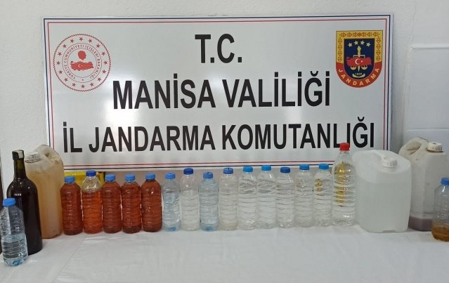 Mustafa Temiz (MANİSA SON HABER) Konu : 5607 Sayılı Kanuna Muhalefet

Manisa ili Turgutlu İlçesi Avşar Mahallesi'nde 04.01.2022 günü saat 11.00 sıralarında adli mercilerden alınan arama kararı doğrultusunda S.D. (Erkek-72) isimli şahsın evinde İlçe J.K.lığı unsurları tarafından  yapılan aramada; kaçak ve el yapımı olduğu değerlendirilen 1 litre şarap, 10 litre rakı, 12 litre votka ile 3 litre viski ele geçirilmiş ve bahse konu şüpheli ifadesi alınmasını müteakip serbest bırakılmıştır.