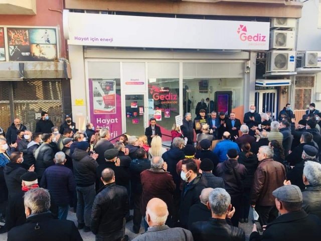 Alaşehir'de Elektrik Zamları Protesto Edildi

Alaşehir'de Millet İttifakını oluşturan siyasi Partiler Cumhuriyet Halk Partisi, İYİ Parti, Demokrat Parti ve Saadet Partisi yüksek elektrik fatura bedelini protesto etti.