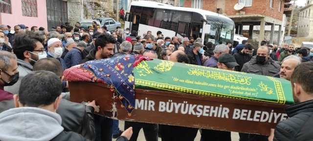 Üşümüş Mahallesinde kılınan cenaze namazının ardından genç yaşta kazaya kurban giden talihsiz genç kız toprağa verildi.