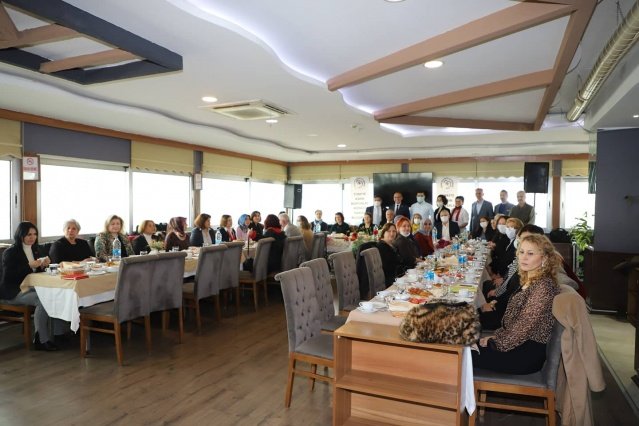 Düzenlenen etkinliğe katılan Türkiye Kadın Muhtarlar Derneği Başkanı Serpil Erenoğlu, "Manisa genelinde kadın muhtarlarımızın sayısı gün geçtikçe artıyor. Bizler mutlu eden bir yükseliş var. Daha önce 9 muhtarımız varken, bugün ise 23 kadın muhtarımız var Manisa'da"  dedi.