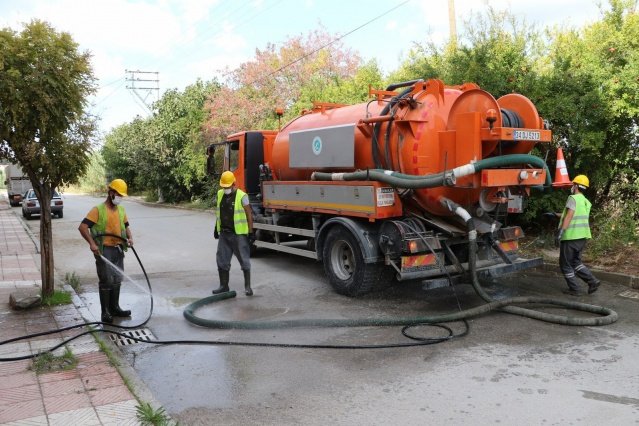 Manisa Su ve Kanalizasyon İdaresi (MASKİ) Genel Müdürlüğü Kanalizasyon Dairesi Başkanı Mümin Deniz, Manisa TV’de katıldığı televizyon programında yaptığı açıklamada, “Yağmur suyu ızgaralarının tıkanması, yağışlı havalarda sokaklarda su birikintilerine neden oluyor. Vatandaşlarımız tarafından bizlere gelen talep ve şikayetleri en kısa sürede değerlendirmeye alarak ekiplerimizi o noktaya gönderiyoruz. Tıkanık olduğu tespit edilen yağmur suyu ızgaralarını temizliyoruz ve vatandaşlarımızın mağduriyet yaşamasının önüne geçiyoruz” dedi