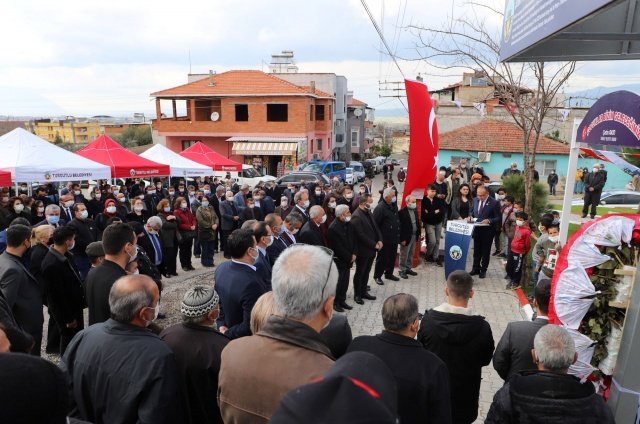 Turgutlu Kaymakamı Ali Yılmaz ise “Şehidimiz Onur Karakaya’nın adının verilerek ölümsüzleştirildiği parkı Avşar Mahallemize ve ilçemize kazandıran Belediye Başkanımız Sayın Çetin Akın başta olmak üzere emeği geçen herkese teşekkür ederim” ifadelerini kullandı. 
Kurdele kesiminin ardından açılış töreni sona erdi.
