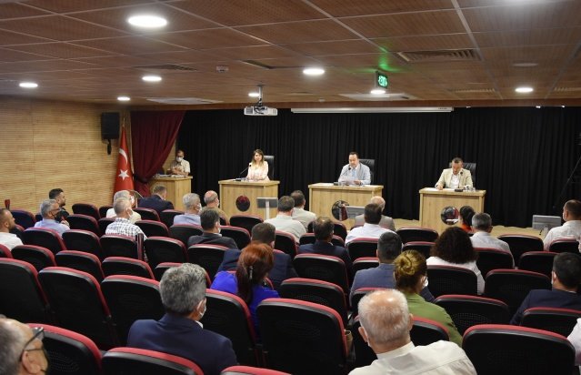 Temmuz ayı meclis toplantısının 6 Temmuz Salı günü saat 16.00’da yapılması kararlaştırıldı.
Meclis toplantısının ardından Uğur Mumcu Kültür ve Sanat Merkezi içerisinde bulunan ve sadece kadınların çalışıp işlettiği Akhisar Kadın Kooperatifine ait ‘KafeKoop’, meclis üyelerine tanıtıldı.