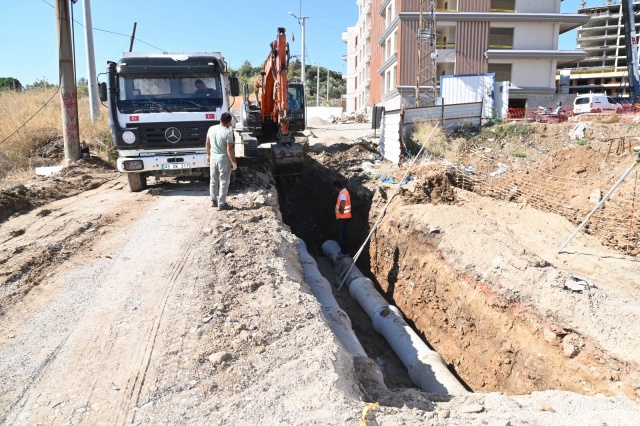 3 bin kişinin altyapı ihtiyacı karşılanacak
Toplu konutlar, iş ve alışveriş merkezleri ve eğitim kurumlarının inşa çalışmalarının devam ettiği bölgede yürütülen çalışma ile 3 bin kişilik nüfusa sağlıklı altyapı imkanı sunuldu.
