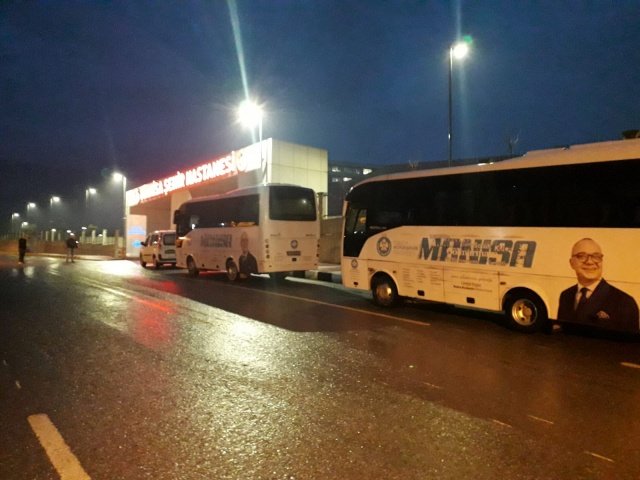 Sağlık çalışanlarımıza yönelik başlattığımız ücretsiz servis uygulamamızı da 2 ay daha uzatmayı uygun bulduk. İnşallah el birliğiyle bu salgından kurtulacağız” diye konuştu.