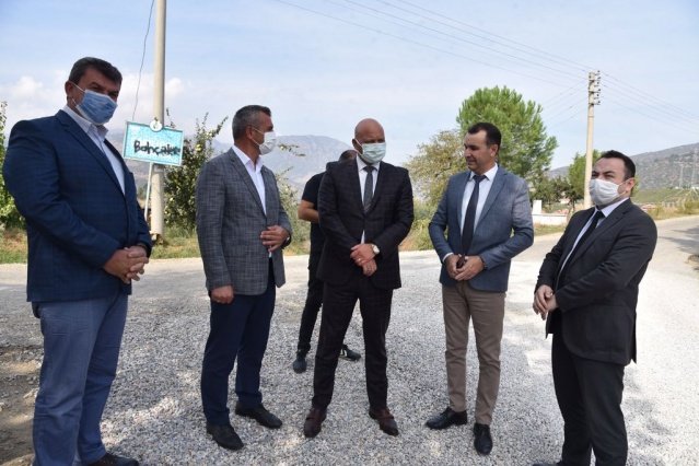 Uluderbent Mahalle Muhtarı Hüsamettin Afa da, "Burada yapılan asfalt çalışması yalnızca Örencik ve Uluderbent'i değil, diğer mahallelerin de kullanımında. Yenilenen yolumuz çok güzel oldu. Emeği geçen herkese teşekkür ediyoruz. Manisa Büyükşehir Belediye Başkanımız Cengiz Ergün'e çok teşekkür ediyoruz" diye konuştu.