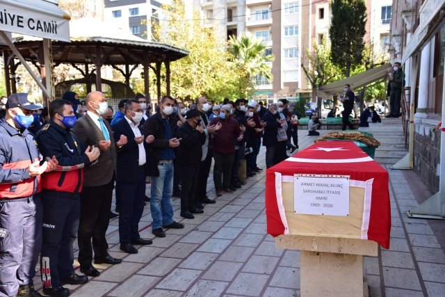 Merhum İtfaiye Amiri Ahmet Kemal Kılınç için ilk tören Manisa Büyükşehir Belediyesi İtfaiye Daire Başkanlığında düzenlendi. Cuma namazına müteakip Hatuniye Camii'nde kılınan cenaze namazının ardından son yolculuğuna uğurlanan Kılınç, Kırtık Mezarlığında defnedildi.