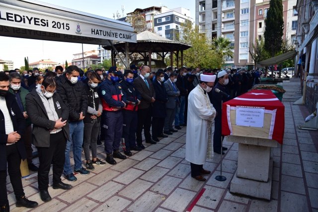 Yapılan tüm müdahalelere rağmen kurtarılamayan Ahmet Kemal Kılınç hayatını kaybetti. Merhum Ahmet Kemal Kılınç için Manisa Büyükşehir Belediyesi İtfaiye Daire Başkanlığı'nda tören düzenlendi.