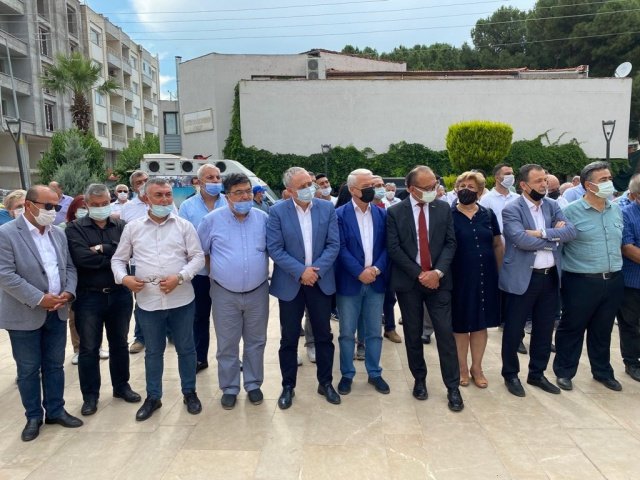 AHMET VEHBİ BAKIRLIOĞLU

CHP MANİSA MİLLETVEKİLİ

 

BAKIRLIOĞLU’NDAN JES PROTESTOSUNA DESTEK

Ahmetli Ziraat Odası öncülüğünde vatandaşlar ve çiftçiler ilçede tarım arazilerinin ortasına yapılmak istenen jeotermal elektrik santraline karşı  (JES) etkinlik düzenleyerek tepkilerini dile getirdiler.
