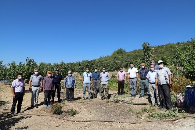 Kaymakam Adem Kaya’ya Belediye Başkanı Selami Selçuk, İlçe Jandarma Komutanı Uğurcan Şahin, İlçe Tarım ve Orman Müdürü İslam Köse, Orman İşletme Müdür Vekili Tayfun Doğan, Ziraat Odası Başkanı Mehmet Karakaya, Belediye Meclis Üyeleri Nurullah Ertaş, Hayati İmrenlerli ve Nurullah Akgün de eşlik etti.