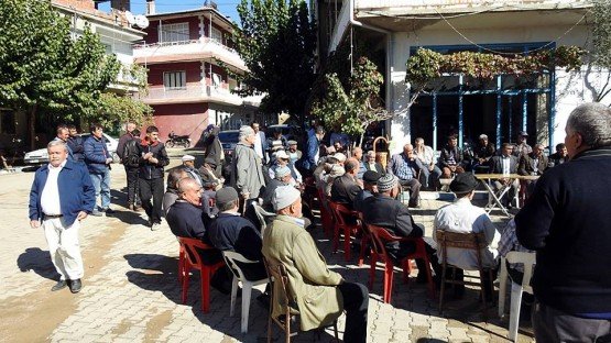 Demirci Kaymakamı Mutlu Akyol halk toplantısı yaparak vatandaşların sorunlarını dinledi.
Demirci İlçesine bağlı İcikler mahallesinde düzenlenen halk toplantısında vatandaşların sorun ve önerileri dinlenerek, sorunların çözümü konusunda nelerin yapılabileceği vatandaşlara anlatıldı.
