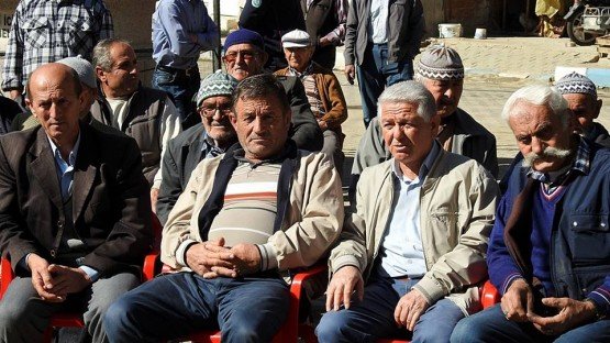 Demirci Kaymakamı Mutlu Akyol halk toplantısı yaparak vatandaşların sorunlarını dinledi.
Demirci İlçesine bağlı İcikler mahallesinde düzenlenen halk toplantısında vatandaşların sorun ve önerileri dinlenerek, sorunların çözümü konusunda nelerin yapılabileceği vatandaşlara anlatıldı.