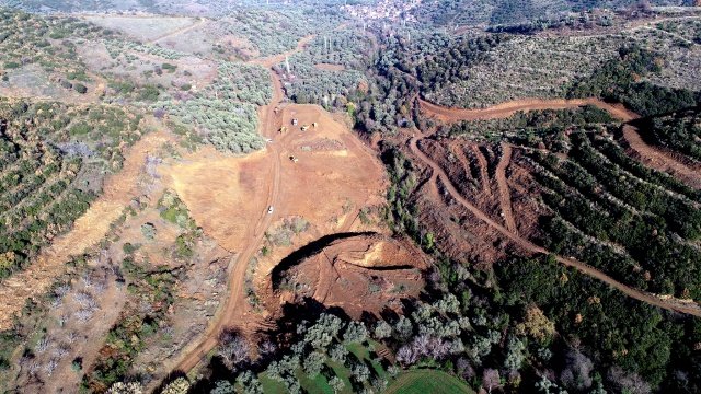 Tire’nin 3. Barajı olacak

Aşırı tüketim nedeniyle Küçük Menderes Havzası’nda yer altı sularının giderek azaldığının altını çizen DSİ 2. Bölge Müdürü Birol Çınar bölgede yeni kuyu ruhsatı verilmediğini hatırlattı.