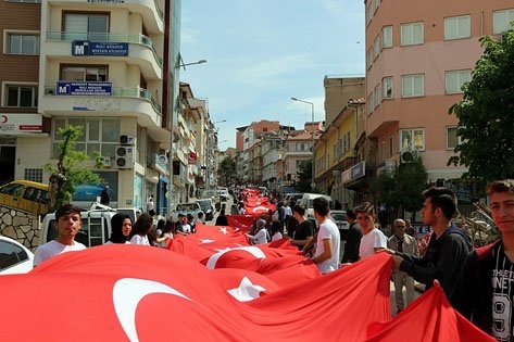 Demirci ilçesinde 19 Mayıs Gençlik ve Spor Bayramı etkinlikleri kapsamında “Gençlik Yürüyüşü” düzenlendi.