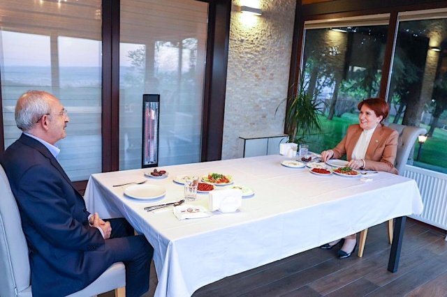 İYİ Parti Genel Başkanı Meral Akşener ile CHP Genel Başkanı Kemal Kılıçdaroğlu, iftarda bir araya geldi.