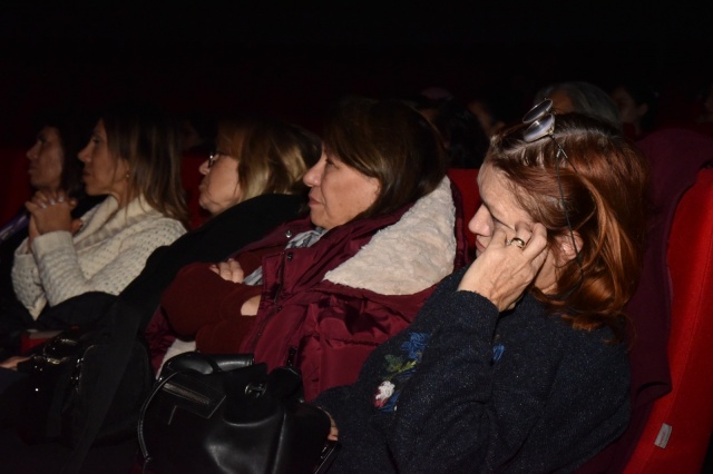 Manisa Büyükşehir Belediyesi, 25 Kasım Kadına Yönelik Şiddete Karşı Uluslararası Mücadele Günü kapsamında Kültür Merkezi Laleli Salonu’nda ‘İnsanca’ adlı teatral müzik gösterisini sahneledi. Gösteride, Afife Jale’den Mahsa Amini’ye kadar birçok kadının hikâyesi müzik eşliğinde izleyiciyle buluştu.