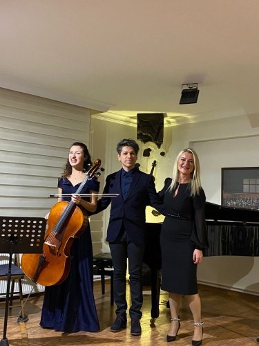KAM MANAGEMENT,  DERMOSKIN ve MUSICHALL Müzik Dergisi'nin katkılarıyla gerçekleşen bu konserlerin bir sonraki ayağı ise 20 Kasım’da  Ankara Erimtan Müzesi’nde saat 19:00’da gerçekleşecek.  Gecede KIANN ve Ayşe Yavaş’a çellist olarak Günce Uğurlu eşlik edecek.