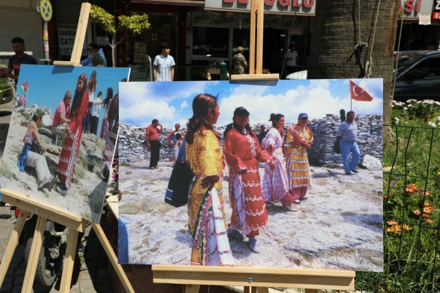 Her yıl Ağustos ayında Kazdağları’nın Sarıkız Tepesi ile Eybek Dağı Kapanca bölgesine giderek kurban kesip örf adet ve geleneklerini yerine getiren Tahtacı Türkmenleri’nin dağa çıkmalarına bu yılda orman yangınlarına karşı alınan önlemler nedeniyle izin verilmedi.