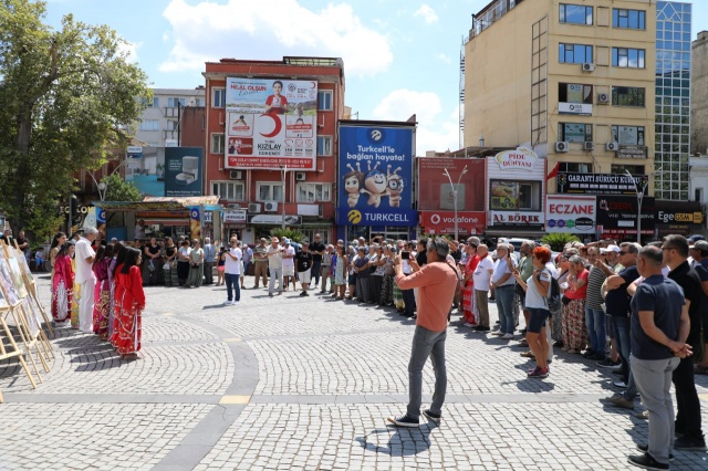 Bu yıl da aynı gerekçe ile dağa çıkışımız yasaklanıyor. Çamcı ve Hacıarslanlar köylerimiz Eybek Dağı eteğindeki Kapanca dedesinde diğer köylerimiz ise Sarıkız'a çıkıp Kartal Çimen Yaylası'na yurt kurup Sarıkız ve babası için kurban keserler. Bizler barışçı insanlarız. Dağda 700 yıldan beri hiçbir olay olmamıştır.