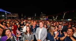 Balkanlardan Anadolu’ya Kültür Şenliği’nde Manisa’da Candan Erçetin Coşkusu
