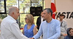 Taziye kabulünün üçüncü gününde, Binlerce Kişi Başkan Ferdi Zeyrek için Taziyelerini İletti