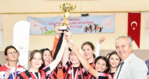 DEMİRCİ'DE ŞAMPİYONLAR SPORTMENLİKLE TAÇLANDI!