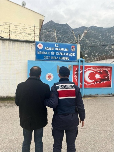 Manisa ili Yunusemre ilçesinde aranan şahısların yakalanmasına yönelik *Manisa İl J.K.lığı JASAT ve Yunusemre İlçe J.K.lığı* tarafından icra edilen faaliyet sonucunda; *Vergi Usul Kanununa Muhalefet, Dolandırıcılık ve Güveni Kötüye Kullanma* suçlarından oluşan *21 ayrı suç dosyasından yaklaşık iki yıldır aranan* ve hakkında toplam *(12) yıl (2) ay kesinleşmiş hapis cezası ile 30.000 TL adli para cezası* bulunan M.A.G. (1979/E) isimli şahıs yakalanmıştır. Yakalanan şahıs adliyedeki işlemlerine müteakip Manisa E Tipi Kapalı Ceza İnfaz Kurumuna teslim edilmiştir.
