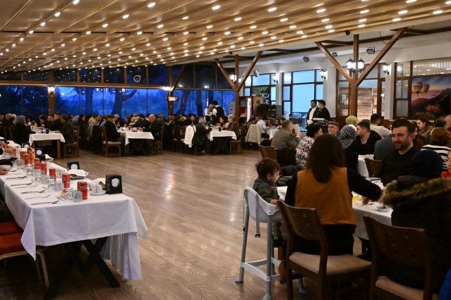 Samimi bir atmosferde gerçekleşen iftar programında şehit aileleriyle yakından ilgilenen Başkan Nurlu, yaptığı konuşmada, "Şehitlerimizin aileleri bizlere emanettir. Onların her zaman yanındayız ve destekçisiyiz. Ramazan ayının birlik, beraberlik ve dayanışma ruhunu hep birlikte yaşıyoruz" dedi. Başkan Nurlu ayrıca, "Bizlere bu vatanı emanet eden, ülkemizin kurucusu ve kurtarıcısı Ulu Önder Gazi Mustafa Kemal Atatürk’ü, silah arkadaşlarını ve tüm şehitlerimizi rahmet, minnet ve saygıyla anıyorum" ifadelerini kullandı.