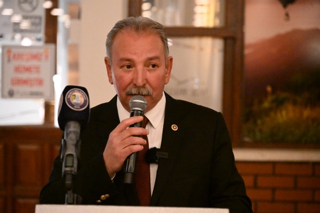 Salihli Belediye Başkanı Mazlum Nurlu, Ramazan ayının ilk iftarında şehit aileleriyle bir araya geldi. Bizim Ev Sosyal Tesisleri’nde düzenlenen iftar programına katılan Başkan Nurlu, vatan için canlarını feda eden kahraman şehitlerin emanetlerine sahip çıkmanın en büyük sorumlulukları olduğunu vurguladı.