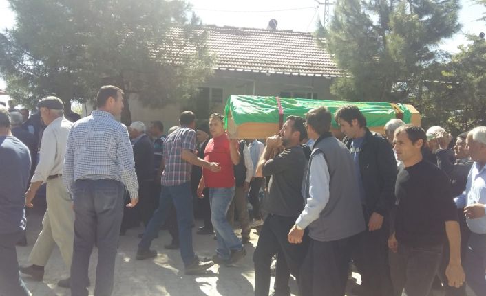 Demirci'deki kazada can veren iki kişi bugün toprağa verildi