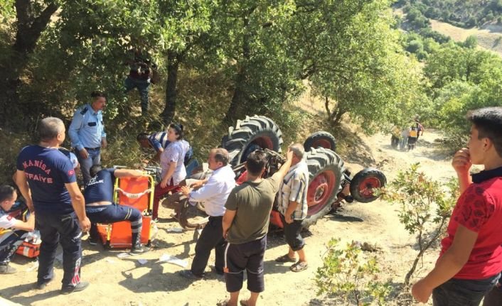 Demirci'deki traktör kazasında  1 kişi öldü 1 kişi yaralandı