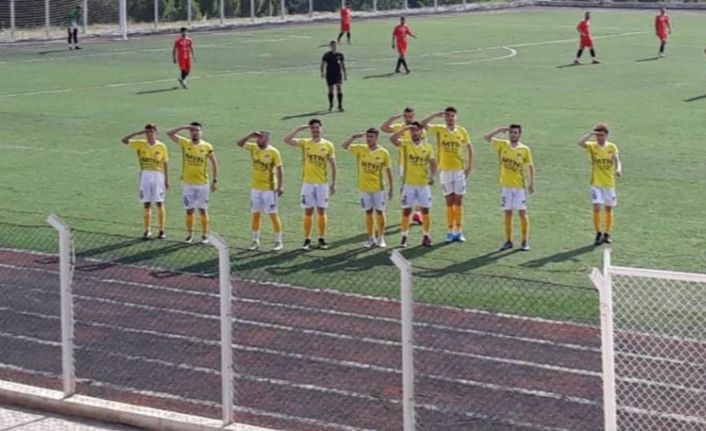 Demirci Belediyespor ligin 2. haftasında 3 puanı asker selamıyla taçlandırdı