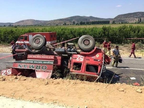 Yangına giden arazöz devrildi 2 itfaiye eri şehit oldu 2 er yaralandı