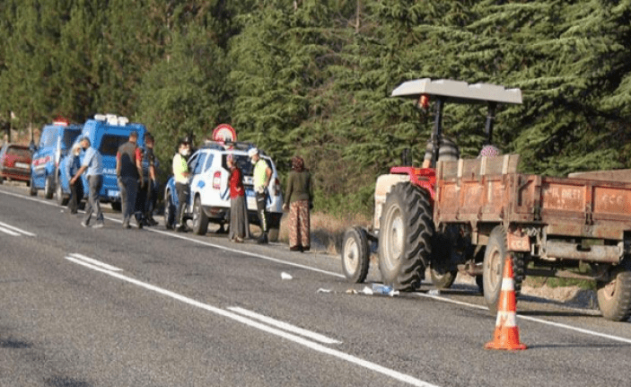 Son Dakika ! Traktör ile Tarladan Dönen Çiftçi Rüzgarda Uçan Şapka Yüzünden Hayatını Kaybetti