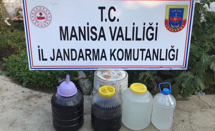 Yasadışı içki üretmek ve satmaktan 11 eve baskın düzenlendi