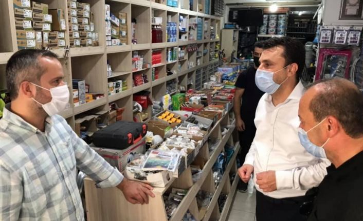 İşçi ve emekçi açlığa mahkum edilmeden, insanca yaşayabilecekleri bir asgari ücret istiyorlar