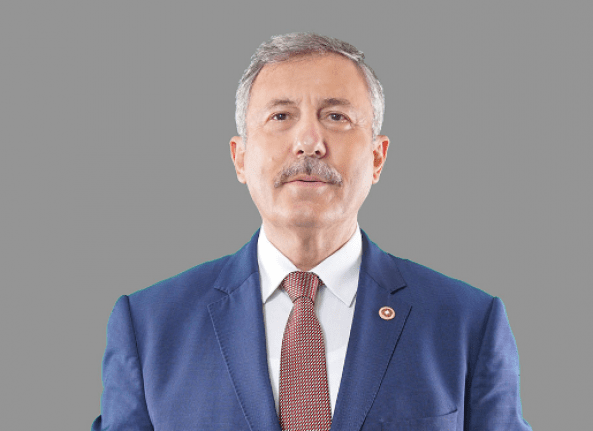 Son Dakika! Selçuk Özdağ evinin önünde silahlı ve sopalı saldırıya uğradı