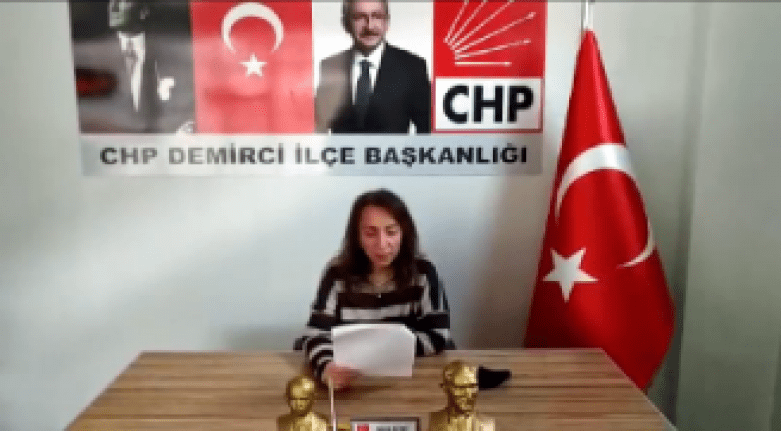CHP Demirci Kadın kolları başkanı  Aysun Narfidan'ın Türk Medeni Kanunu'nun kabulüne ilişkin basın açıklaması