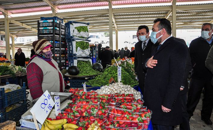 İktidar mensupları saraylarında oturup millete 'dayanın' diyeceğine, halkın içine girip milletin ne halde olduğunu görsün