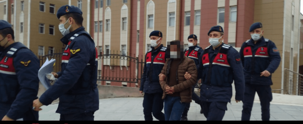 Jandarma Affetmedi! Manisa'da Tavuk Çaldı, Turgutlu'da Yakalandı