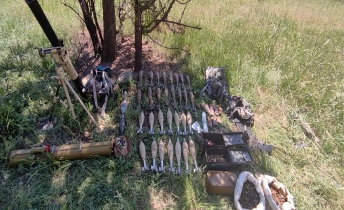 Kuzey Irak’ta PKK’ya ait çok sayıda silah ele geçirildi