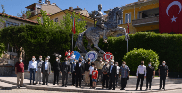 Millet İttifakı Demirci'de 19 Mayıs Atatürk'ü Anma Gençlik ve Spor Bayramı'nda Atatürk Anıtında Buluştu