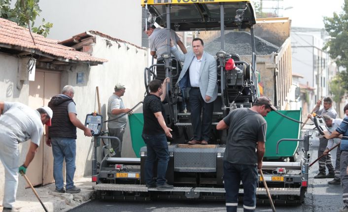 Akhisar Belediyesi asfalt çalışmaları dört koldan devam ediyor