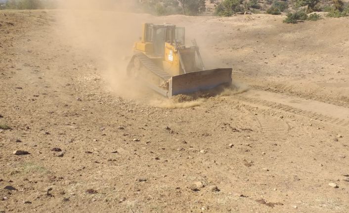 Bayramşah Mahallesi’nde yaklaşık 1000 hayvanın faydalandığı 2 adet hayvan içme suyu göletinde temizlik ve bakım çalışması
