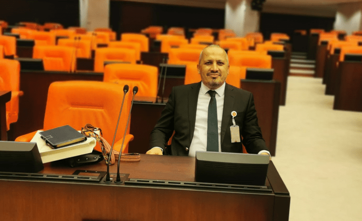 Meclis bu kez tedbirle açıldı! Kavgacı vekiller için vücut enerjisini alan bakır bara sistemi yerleştirildi