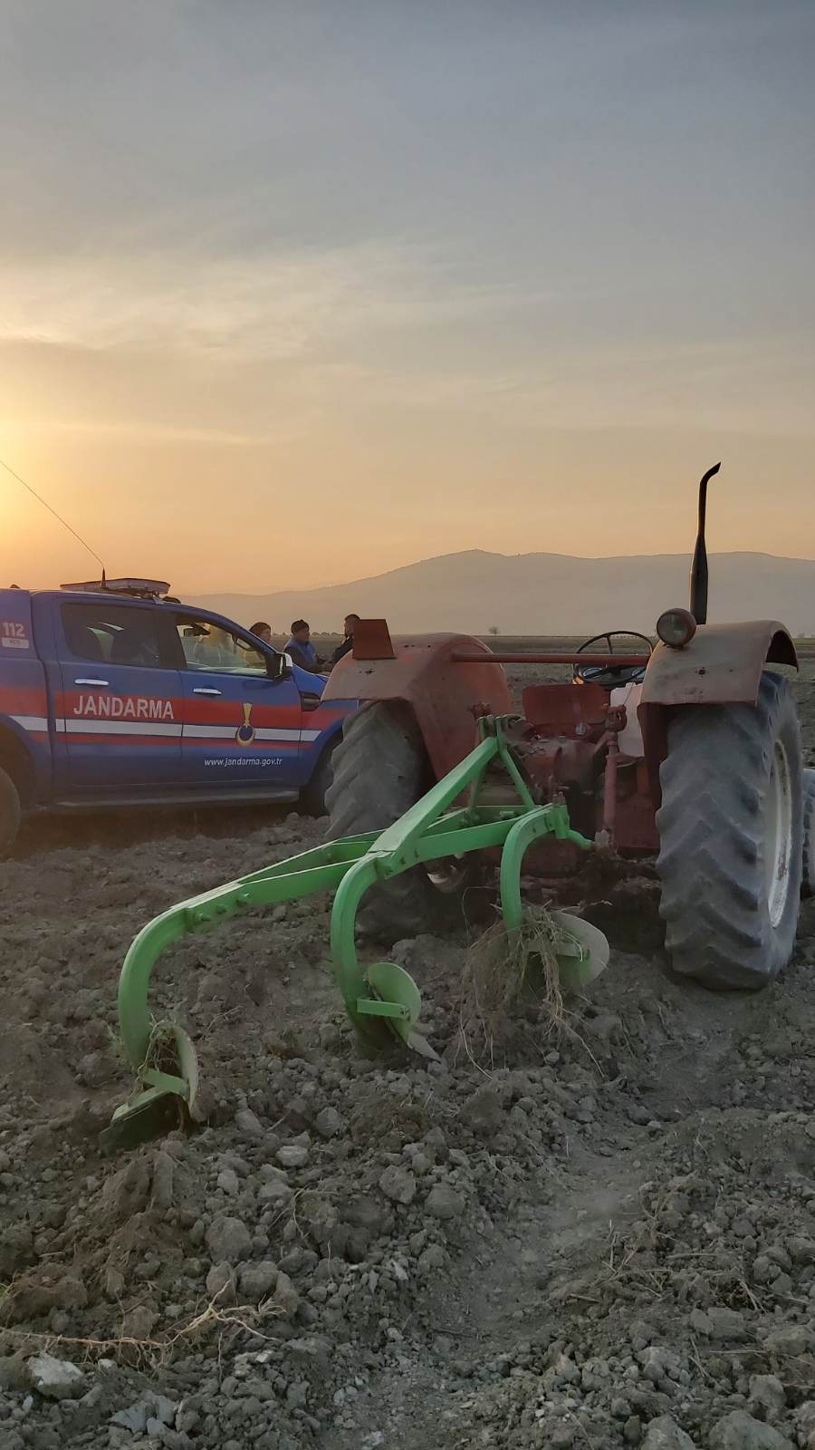 DSİ ve Milli Emlak arazilerini kendi tarlası gibi kullanıyordu